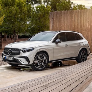 รถเบนซ์ GLC ลดราคาสุดคุ้ม สภาพดีเยี่ยม รถ SUV หรูหรา อะไหล่แท้จากโรงงาน ดีไซน์ทันสมัย เบาะนั่งสบาย ประสิทธิภาพเชื่อถือได้ - Product Image 1