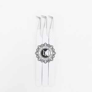 Pinzas profesionales con patrón de diamante para extensión de pestañas, logotipo personalizado, recubrimiento en polvo blanco, pinzas de Punta plateada sostenibles - Product Image 2