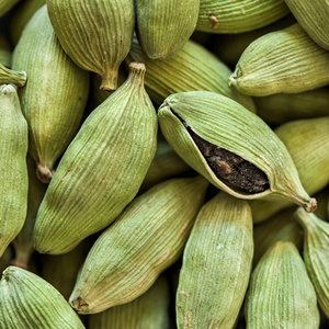 Cardamomo Verde de Primera Calidad, en Cápsulas de 6-7mm, Tamaño Pequeño, Aromático Natural, Especia Entera, Proveedor - Product Image 1