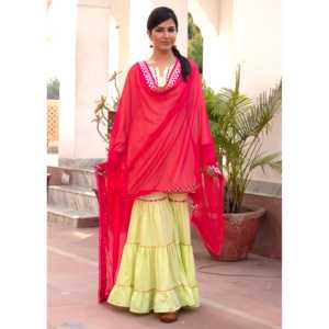 Ensemble Salwar Kameez ethnique en rayonne brodé Gota vert Aasma avec dupatta rose, taille XS, idéal pour les mariages - Product Image 4