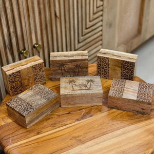 Boîte de rangement en bois gravée pour Bakhoor |   Conteneur à oud en calligraphie arabe avec couvercle à charnière pour décoration de table - Product Image 4