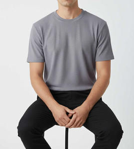 Nouveau design, fabriqué au Pakistan, t-shirts pour hommes en tricot chaud, t-shirt texturé gris à col rond en tricot gaufré, léger et confortable - Product Image 4