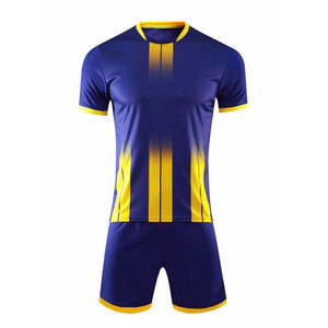 Uniforme de football respirant de qualité supérieure, style classique, prix bas, 100% polyester, personnalisable, vêtements de sport pour hommes - Product Image 1