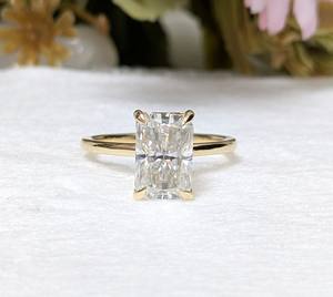 Anillo de Compromiso Solitario con Moissanita de Corte Radiante de 2.10 Ct, Oro Amarillo Sólido de 14K, Joyas Lurba, Lujo para Fiestas - Product Image 1