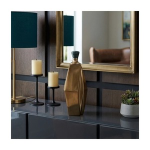Vase de table moderne Desert Gold, design géométrique fait main, finition dorée, pièce d'art décorative - Product Image 3