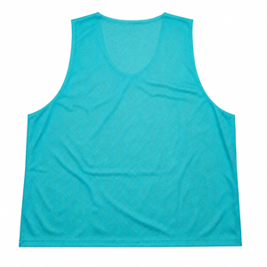 Venta al por mayor de camisetas sin mangas con cuello en V para hombre, de malla transpirable, ajuste atlético, chaleco deportivo de verano, color sólido. - Product Image 5