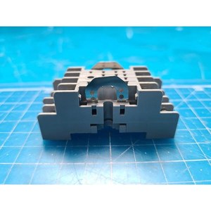 Prise de relais 4 pôles IDEC SY4S-05, utilisée telle qu'elle est, pièces d'équipement semi-conducteur d'époque - Product Image 3