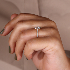 Bague de fiançailles solitaire en moissanite taille poire avec sertissage à griffes, bande pavée en or jaune, bijou de promesse minimaliste pour mariée - Product Image 6