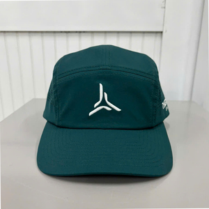 Casquette unisexe Injae Vina 5 panneaux vert foncé avec logo brodé en maille, idéale pour le sport et les loisirs en extérieur au printemps et en été, coupe laser - Product Image 1