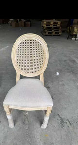 Chaise de salle à manger en bois de conception nouvelle et onirique, fabriquée au Pakistan, pour événements et mariages, inspirée de la meilleure qualité et d'un design haut de gamme. - Product Image 3