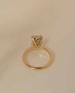 Anillo de compromiso solitario con diamante cultivado en laboratorio de 2.50 quilates, corte cojín alargado, certificado IGI, con engaste de doble garra. - Product Image 3