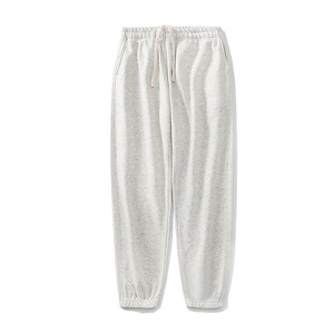 Pantalon de survêtement athlétique pour homme avec tissu respirant, taille à cordon de serrage et poches latérales fonctionnelles - Product Image 5