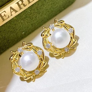 Boucles d'oreilles originales de style niche, élégantes et rétro à la française, en perles d'eau douce avec couronne de fleurs rotative, beauté naturelle - Product Image 1