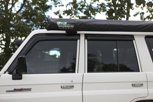 Viseras para Ventanas de Auto HIC, Material PMMA, 100% Compatibles con TOYOTA Land Cruiser Serie 70, Doble Cabina (J70) - Product Image 5