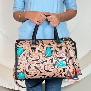 Bolsos de lona Speedy de cuero genuino con grabado floral personalizado, modernos y a la moda, de gran capacidad, para viajes de negocios, con correa para el hombro. - Product Image 1