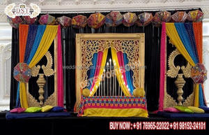Configuración de escenario de boda tradicional Rajasthani, paneles de puerta de estilo tradicional para bodas Rajwada, paredes traseras de fibra de boda para escenario - Product Image 2