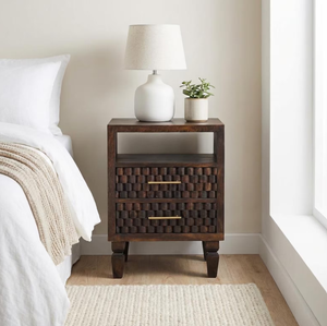 Table de chevet en bois à 2 tiroirs, design moderne et nouveau, avec un attrayant motif floral, artisanat du marché indien. - Product Image 1