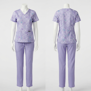 Conjunto de Uniformes Médicos Premium de 170 GSM, Dobby, Polialgodón Elástico, Unisex, Estampado Floral Lavanda, Cuello en V, Bordado Personalizado, Sublimación, para Hospital - Product Image 1
