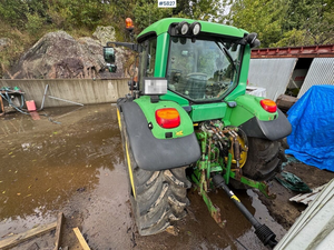 Tracteur agricole John Deere 6320 de 2005 avec chargeur frontal - Product Image 4