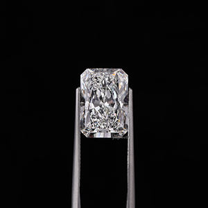 Diamante Sintético Cultivado en Laboratorio con Certificación IGI, Corte Radiante, Color F, 8.07 Quilates, Claridad VVS2, HPHT CVD, Joyería Fina - Product Image 1