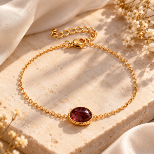 Pulsera de Cuarzo Granate Chapada en Oro |   Pulsera con Gema Ovalada Cabujón |   Joyería Hecha a Mano para Mujer - Product Image 2