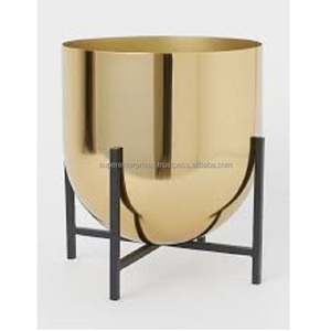 Venta caliente macetas de latón de alto estándar U.P macetas de latón y metal hechas a mano para suministro de jardín interior al por mayor de La India - Product Image 1