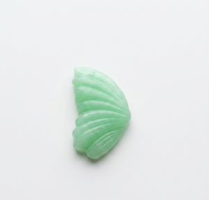 Pierre précieuse naturelle en aventurine verte sculptée en forme d'aile de papillon, vente en gros de pierres naturelles vertes - Product Image 4