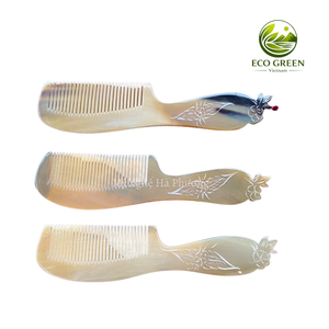 Peine de Cuerno de Búfalo Hecho a Mano, Peine Desenredante de Dientes Anchos, Peine Natural para Peinar Cabello Rizado y Grueso - Product Image 4