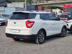 Tivoli Air White SUV Compacto 2019 Euro VI 5 Plazas Gasolina Volante a la Izquierda Faros Halógenos Neumáticos R18 Portaequipajes de Aluminio - Product Image 2
