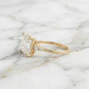 แหวนเพชรทรง Asscher 5 กะรัต สี E ความสะอาด VVS2 ได้รับการรับรองจาก IGI ตัวเรือนทองคำขาว 14K ของขวัญวันครบรอบ ของขวัญหมั้น ของขวัญสุดเพอร์เฟค - Product Image 2