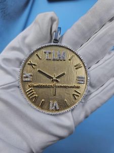 Pendentif Horloge Moissanite Entièrement Plaqué Or, Coupe Ronde Brillante, Thème Hip Hop, Charme de Luxe Unisexe pour Hommes - Product Image 3