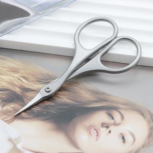 Kit de toilettage professionnel pour enfants en acier inoxydable : ciseaux à cuticules, ciseaux droits et affûtés pour ongles, sourcils, cils et soin des peaux sèches - Product Image 4