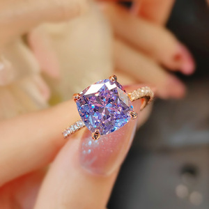 Bague de luxe en or rose avec diamants de haute caratage, sertie de pierres carrées taillées en fleur de glace, couleur caramel intense, pour femme - Product Image 3