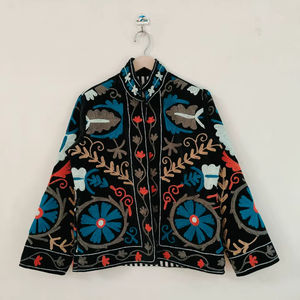 Veste en velours Suzani faite à la main, veste courte artisanale, veste brodée ouzbèke, manteau pour femme - Product Image 1