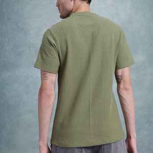 เสื้อยืดผู้ชายสไตล์มินิมอล ผ้าวาฟเฟิลนิตเนื้อนุ่ม สวมใส่สบาย น้ำหนักเบา เหมาะสำหรับฤดูร้อน - Product Image 3