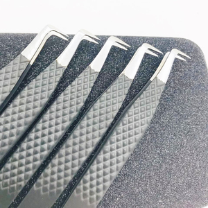 Pince à cils de précision à 90 degrés pour pose et retrait des cils, avec poignées ergonomiques antidérapantes et emballage personnalisé - Product Image 5