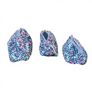 Ensemble de trois trousses de toilette matelassées en coton à imprimé floral avec fermeture éclair, grande capacité, pour l'organisation élégante des cosmétiques et des maquillages en voyage - Product Image 1