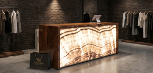 Comptoir de réception contemporain en bois et onyx rétroéclairé sur mesure de luxe pour hall d'hôtel, bureau, salon, centre commercial - Product Image 4
