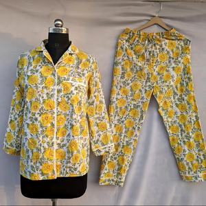 Conjunto de Pijama de Algodón 100% con Estampado Floral, Ropa de Dormir para Verano y Otoño, Estilo Casual Suave y Liso - Product Image 1