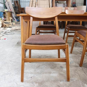 Ensemble de table et chaises de jardin traditionnelles en bois massif avec sièges rembourrés pour la salle à manger extérieure des hôtels et villas, capacité de 4 personnes - Product Image 5