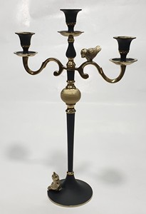 Candélabre à 3 bras en métal noir et or, éco-responsable, fait main, avec accent oiseau, pour décoration de mariage et de maison - Product Image 1