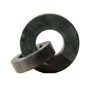 ประติมากรรมวงแหวนสลักลายด้วยมือจากหินอ่อนสีเขียว ดีไซน์ทันสมัยแบบนามธรรม เหมาะสำหรับตกแต่งโต๊ะในบ้านหรูและสำนักงาน - Product Image 1