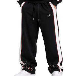 Ensembles de jogging tendance en molleton de coton personnalisé avec strass, comprenant des sweats à capuche amples noirs décontractés et des pantalons de survêtement à jambes larges avec empiècements latéraux, en gros - Product Image 5