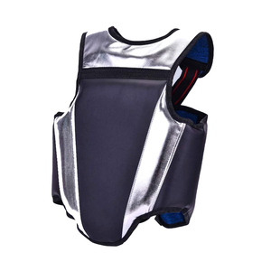 Protector de Pecho de PVC Blanco y Negro para Boxeo, MMA, Muay Thai, Entrenamiento de Invierno, Empaque y Marca Personalizados - Product Image 3