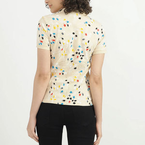 Polo classique avec col côtelé et texture lisse pour un style décontracté et élégant. Polo élégant. - Product Image 4