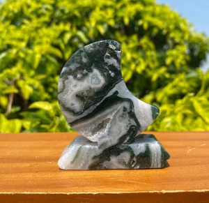 Wholesale Natural Healing Stone Polishing <b>Moss</b> Agate Flat Moon Carving Crystal Carving <b>Moss</b> Agate Crafts For Gift Decoration - Product Image 2