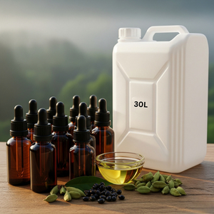 Huile essentielle de graines de cardamome 100% pure et biologique |   Blanchissant et hydratant |   Fournisseur en gros |   Cosmétiques d'aromathérapie Alimentaire - Product Image 1