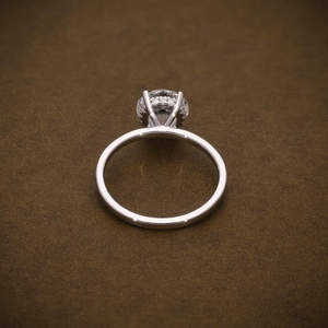 Bague de fiançailles solitaire en diamant de laboratoire rond brillant certifié IGI VVS2 avec diamants d'accentuation sous la galerie - Product Image 5