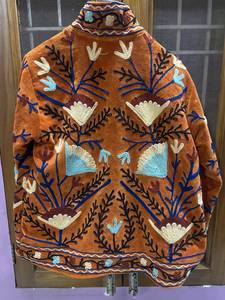 Veste en velours brodée à la main, col montant, motif floral, manches longues, manteau d'automne pour femme, longueur courte, vente en gros, manteaux Suzani - Product Image 2