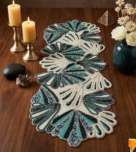 Chemin de table tricoté à la main personnalisable, motif floral et feuilles brodées, écologique, polyester/coton, luxe - Product Image 2